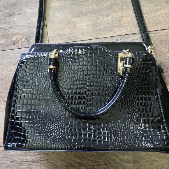 Elegant Black Crocodile-Embossed Women's Bag - Picture 2 of 9